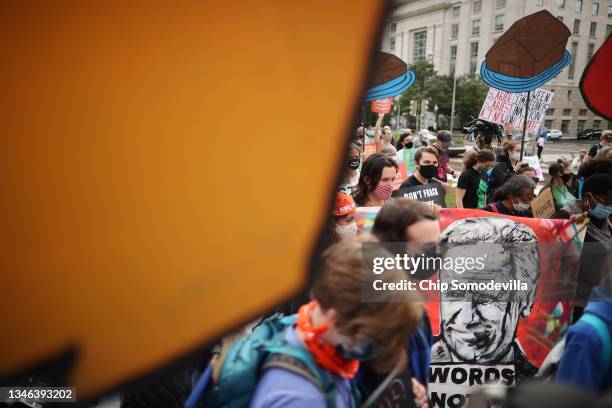 Demonstrators march to the White House during the third of five days of civil disobedience during the 'Climate Chaos Is Happening Now' protest on...