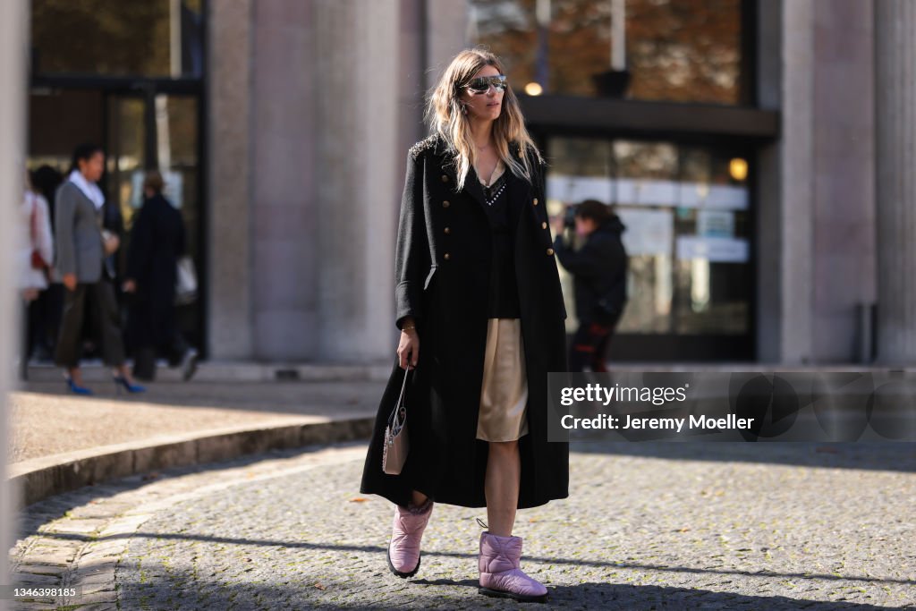 Street Style : Day Nine -  Paris Fashion Week - Womenswear Spring Summer 2022