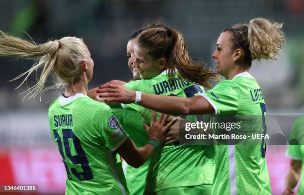 Dominique Janssen of Wolfsburg celebrates with team mates during the UEFA Women's Champions League group A match between VfL Wolfsburg and Servette...