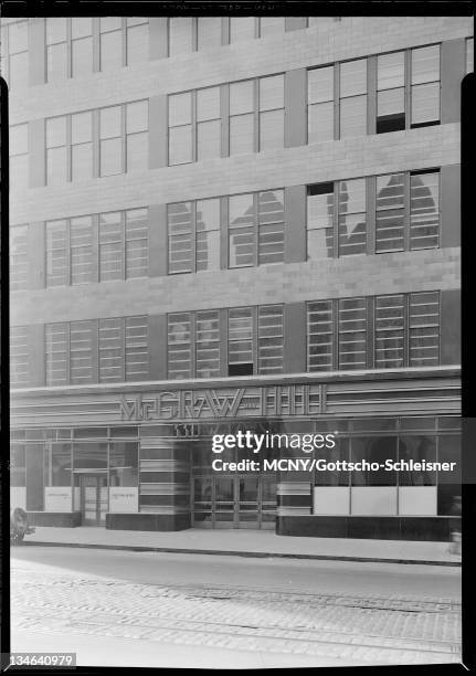 27 330 West 42nd Street Stock Photos, High-Res Pictures, and Images ...