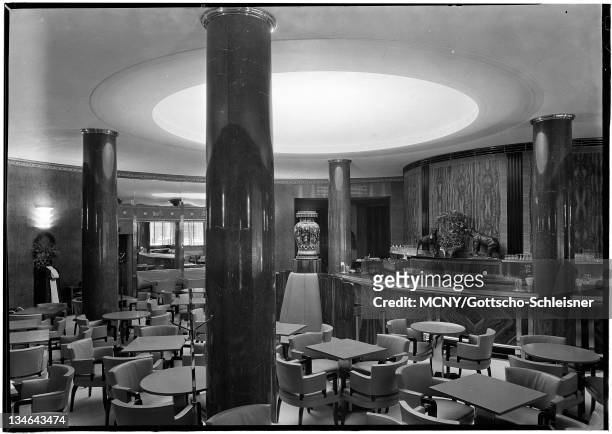 Waldorf-Astoria Hotel. Men's Bar. General view from 49th Street door. Waldorf-Astoria Hotel
