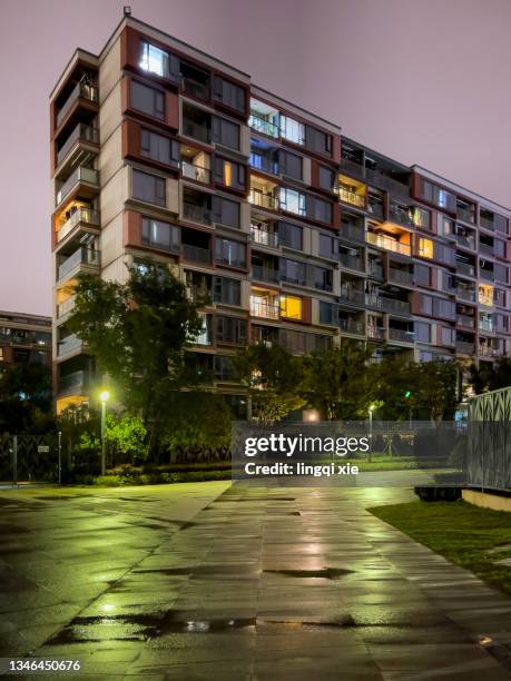 night view of chuanzhai district, hangzhou, china - mehrfamilienhaus modern stock-fotos und bilder