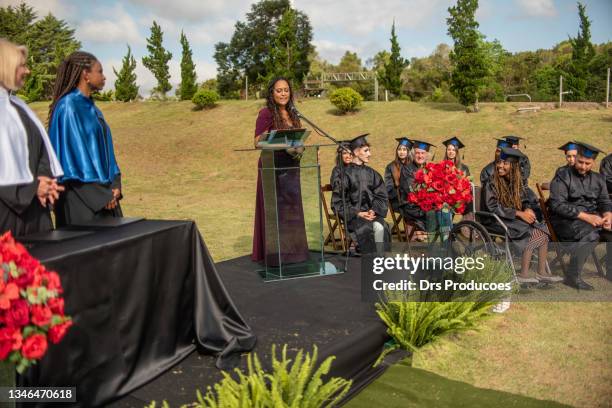 speaker giving speech - graduation speech stock pictures, royalty-free photos & images
