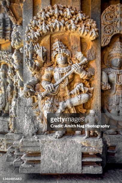 goddess saraswati idol from somanathapura - saraswati stock-fotos und bilder