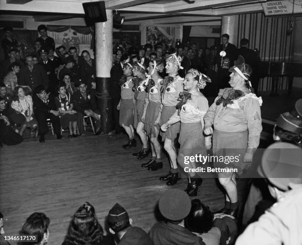 44th Street Theatre Photos and Premium High Res Pictures Getty Images