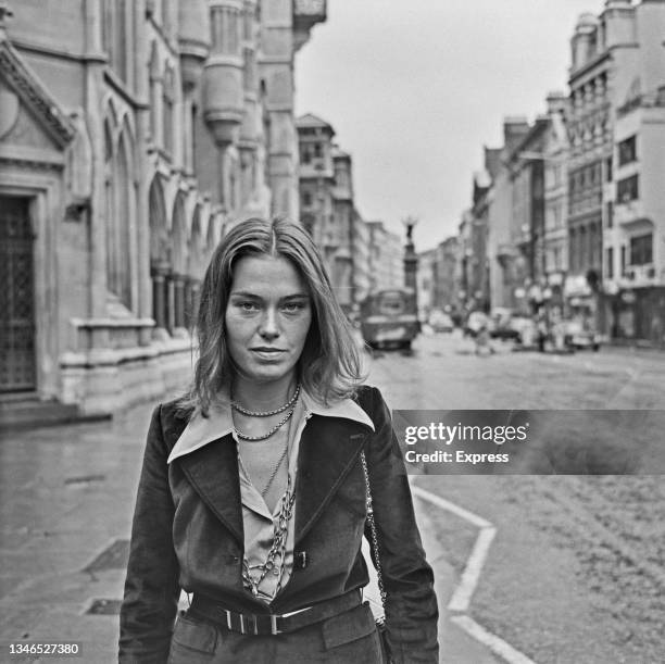 British socialite and model Miranda Quarry at the law courts in London, UK, 27th September 1974. She is obtaining a divorce from actor Peter Sellers....