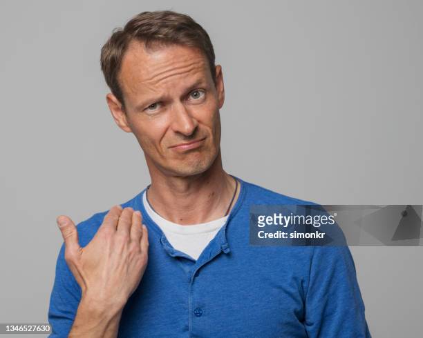close-up of angry mature man gesturing - högt hårfäste bildbanksfoton och bilder