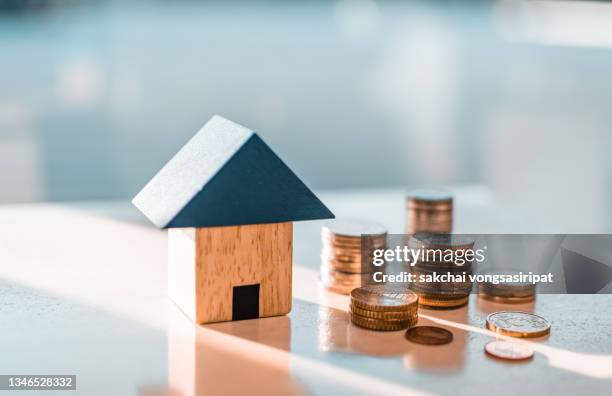 home concept,home savings,selling home,money and house - imobiliaria imagens e fotografias de stock