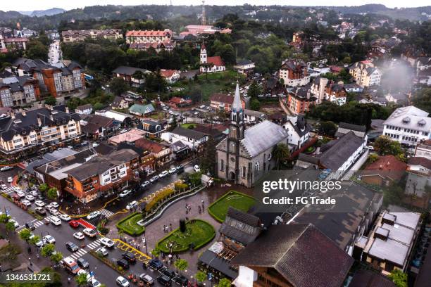 luftaufnahme von gramado, brasilien - rio grande do sul stock-fotos und bilder