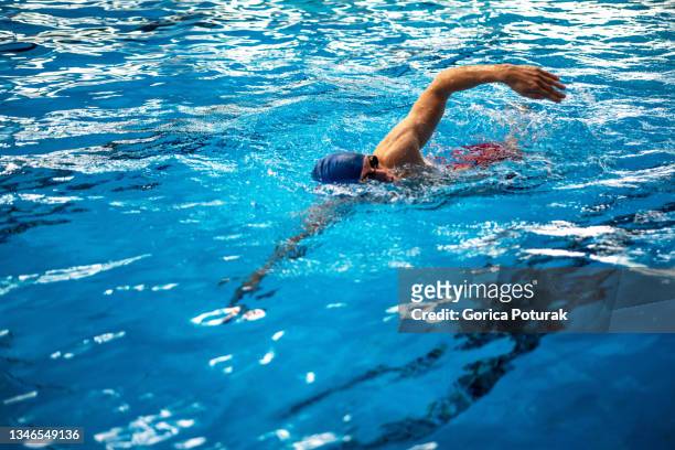 man swimmer swimming  crawl - swimming free style pool stock pictures, royalty-free photos & images