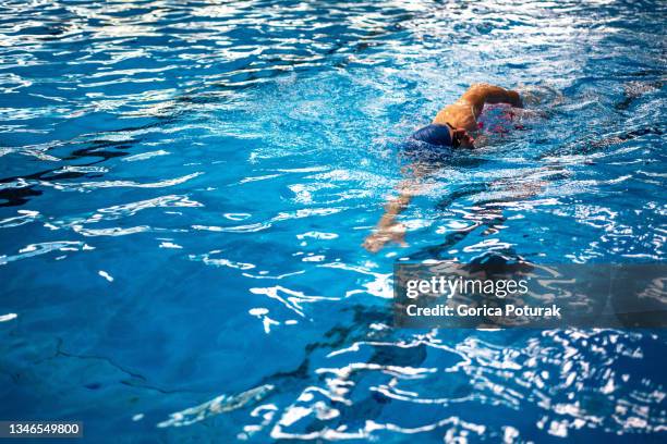 man swimmer swimming  crawl - swimming free style pool stock pictures, royalty-free photos & images