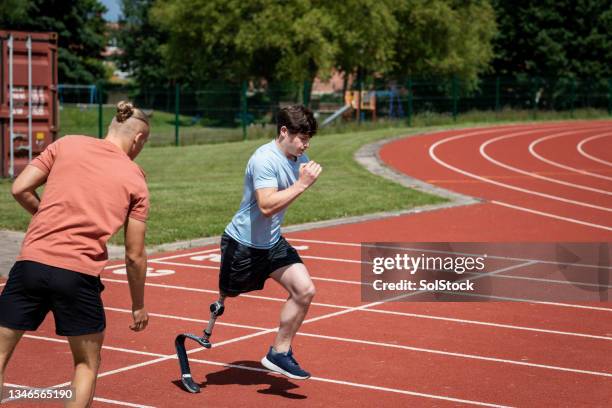 ready! set! go! - track and field athlete stock pictures, royalty-free photos & images