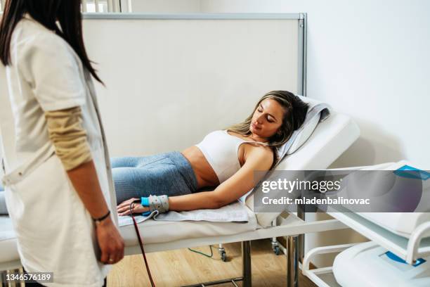 beauty and health treatment technology - clean house stockfoto's en -beelden