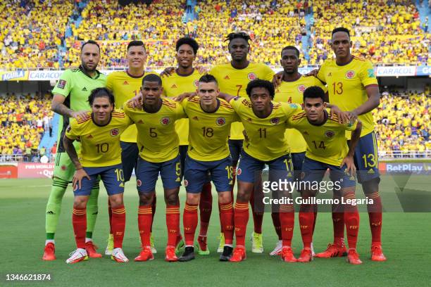 Players of Colombia pose for the team photo prior to a match between Colombia and Ecuador as part of South American Qualifiers for Qatar 2022 at...