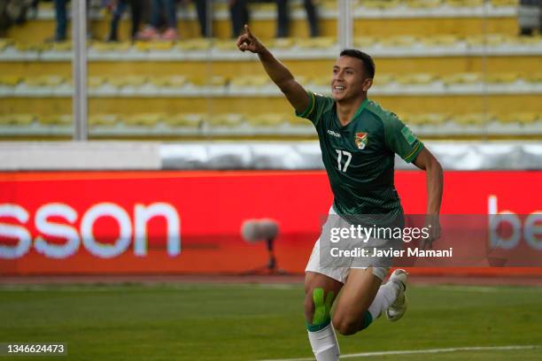 Roberto Fernandez of Bolivia celebrates after scoring the fourth goal of his team during a match between Bolivia and Paraguay as part of South...