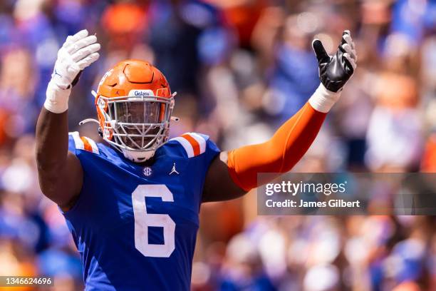 Zachary Carter of the Florida Gators reacts during the second quarter of a game against the Vanderbilt Commodores at Ben Hill Griffin Stadium on...