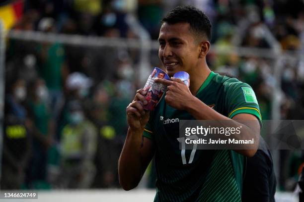 Roberto Fernandez of Bolivia celebrates after scoring the fourth goal of his team during a match between Bolivia and Paraguay as part of South...