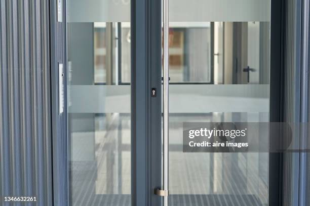 front view of glass and aluminum entrance door to the exterior of the corridors of a building - lobby closed fotografías e imágenes de stock