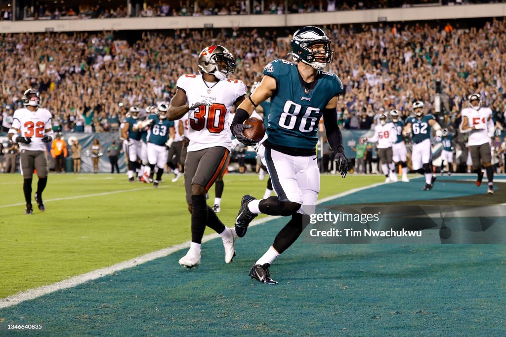 Tampa Bay Buccaneers v Philadelphia Eagles