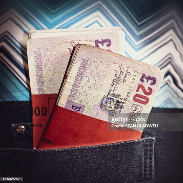 english money in back pocket - bolso traseiro imagens e fotografias de stock