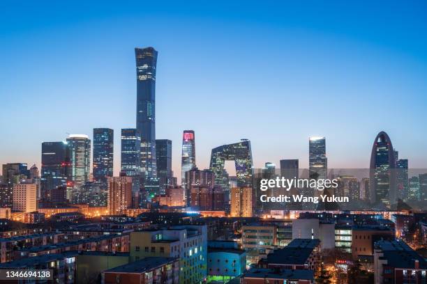 beijing cbd night view - province de pékin photos et images de collection