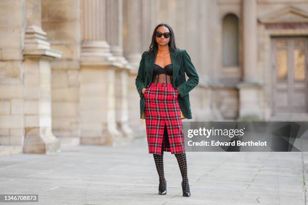 98 Plaid Pencil Skirts For Stock Photos, High-Res Images - Getty Images