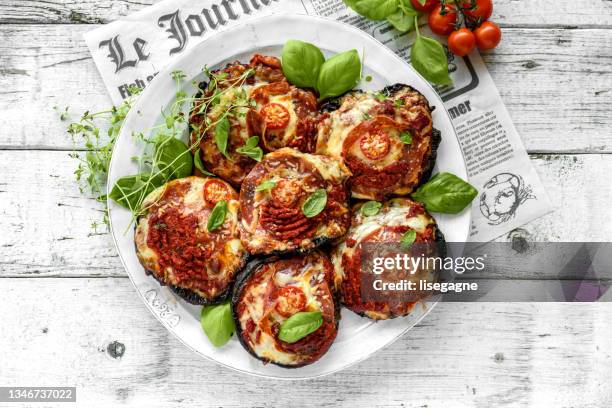 portobello pizza - portobello mushroom stock pictures, royalty-free photos & images