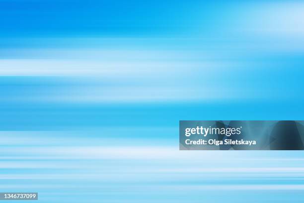 defocused blue background - bright blue background fotografías e imágenes de stock