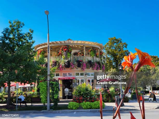 shaw cafe & wine bar, niagara on the lake - niagara on the lake stock pictures, royalty-free photos & images