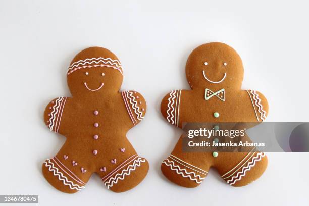 gingerbread man and gingerbread woman - ジンジャーブレッドマン ストックフォトと画像