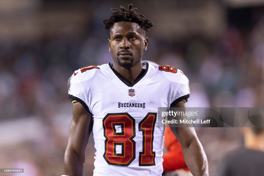 Tampa Bay Buccaneers v Philadelphia Eagles