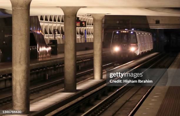 Dc Train Dc Metro Train Photos and Premium High Res Pictures - Getty Images