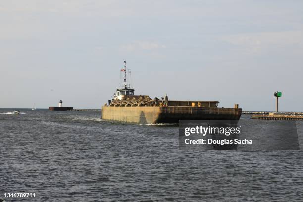 tugboat pushing a working barge - barge stock pictures, royalty-free photos & images