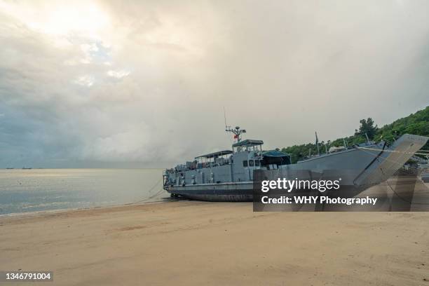 hovercraft - amphibious vehicle stock pictures, royalty-free photos & images