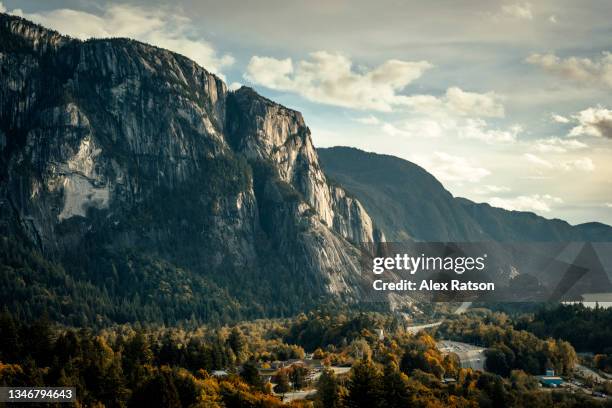 dramatic stawamus chief rock face with warm evening light - canada background stock pictures, royalty-free photos & images