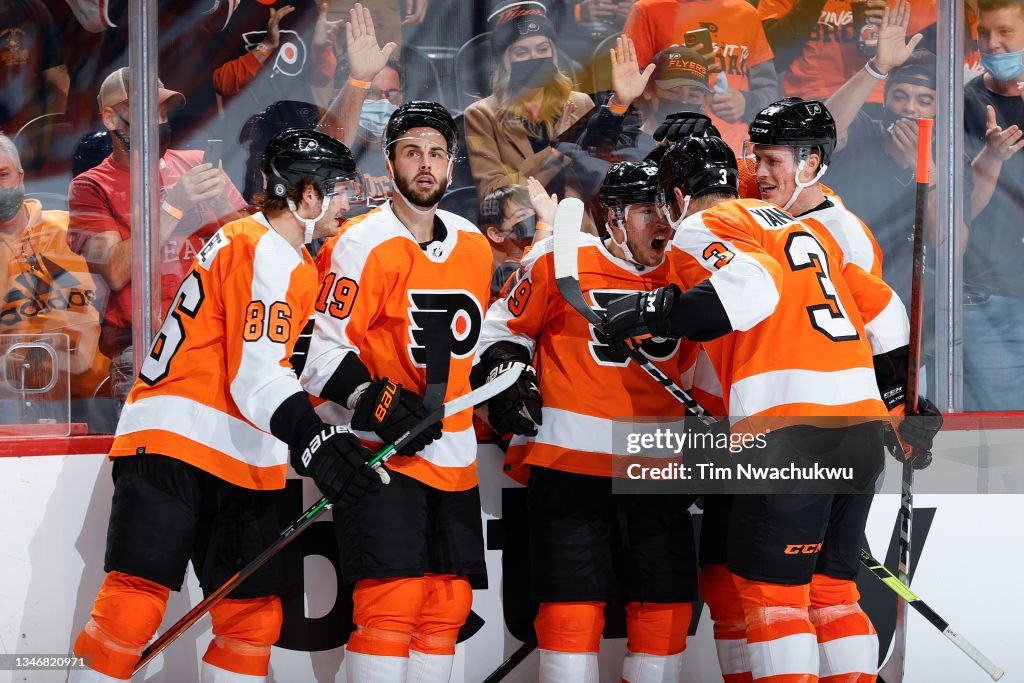 Vancouver Canucks v Philadelphia Flyers