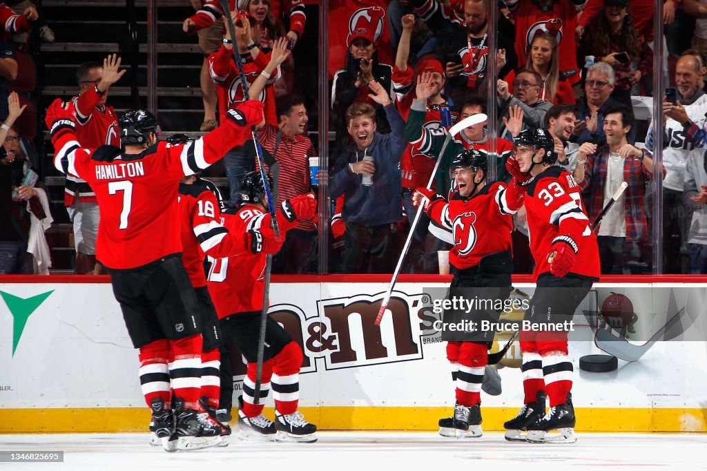 Chicago Blackhawks v New Jersey Devils