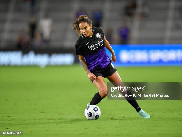 Sydney Leroux of the Orlando Pride looks for options during a game between NJ/NY Gotham City FC and Orlando Pride at Exploria Stadium on October 9,...