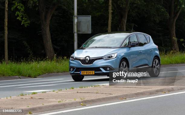 dutch blue 2018 renault scenic driving in utrecht - brand name stock pictures, royalty-free photos & images
