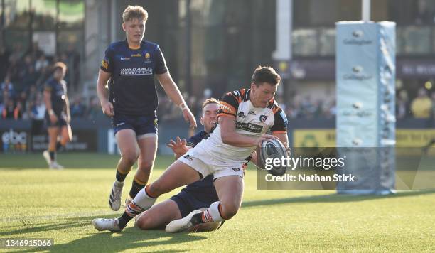 Freddie Burns of Leicester Tigers scores a try during the Gallagher Premiership Rugby match between Worcester Warriors and Leicester Tigers at...