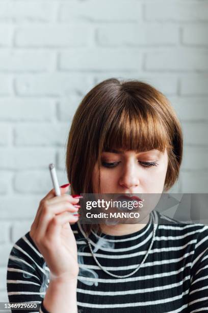 woman smoking a cigarette - beautiful women smoking cigarettes 個照片及圖片檔