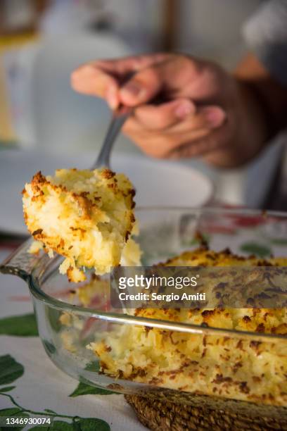 serving home made cheesy mashed potato bake - casserole stock-fotos und bilder