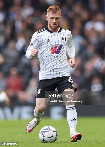 Harrison Reed of Fulham runs with the ball during the Sky Bet Championship match between Fulham and Queens Park Rangers at Craven Cottage on October...