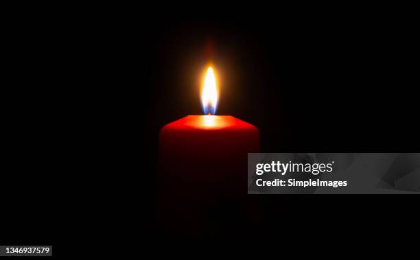 the wax candle glows in the dark. - todesanzeige stock-fotos und bilder