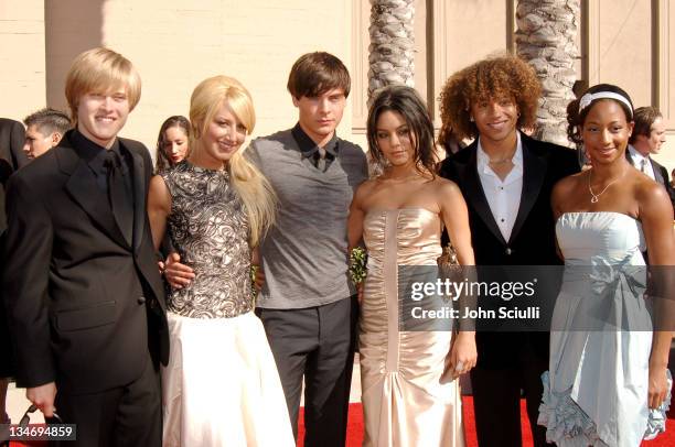 Lucas Grabeel, Ashley Tisdale, Zac Efron, Vanessa Hudgens, Corbin Bleu and Monique Coleman of "High School Musical"