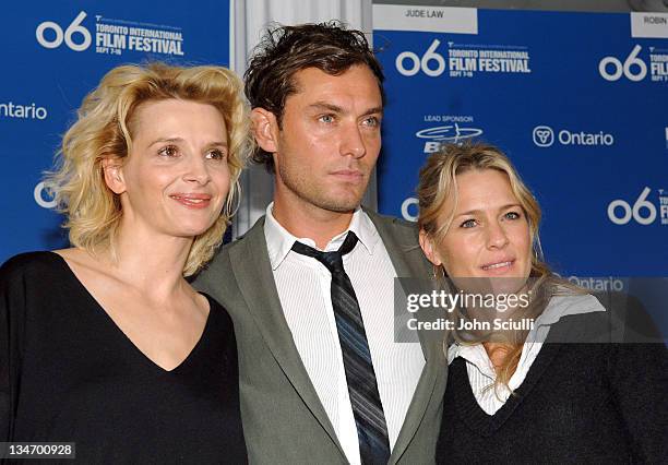 Juliette Binoche, Jude Law and Robin Wright Penn during 31st Annual Toronto International Film Festival - "Breaking and Entering" Press Conference at...