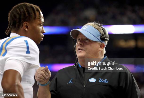 Dorian Thompson-Robinson and head coach Chip Kelly of the UCLA Bruins talk after a touchdown by Thompson-Robinson during the second quarter against...