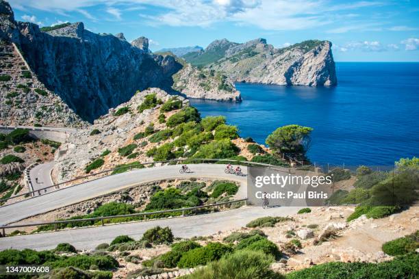 spain, mallorca, cycling on road at cap de formentor - majorque photos et images de collection