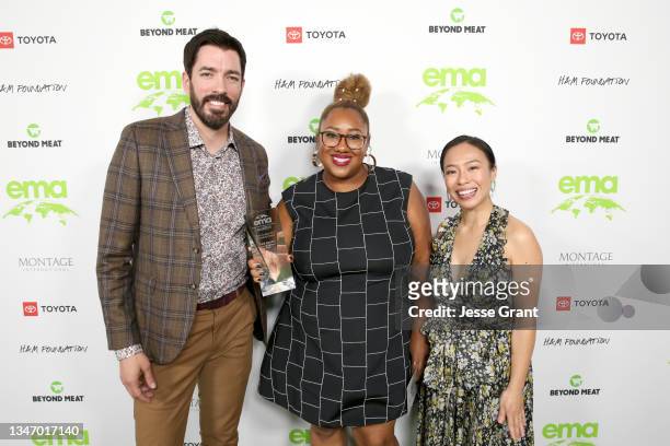 Drew Scott, Ashley Nicole Black, recipient of Television Episodic Comedy award for Ted Lasso “Do The Right-est Thing” on behalf of Doozer Productions...