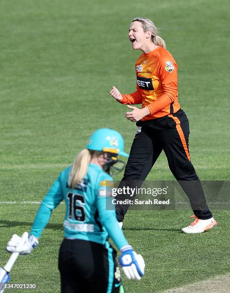 Lilly Rills Lilly Mills of the Perth Scorchers celebrates the wicket of Georgia ...
